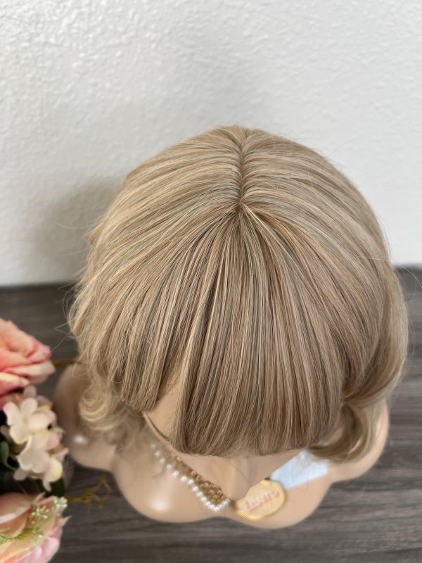 14 Inch Sand Blonde Layered Wavy Bob Wig with Bangs