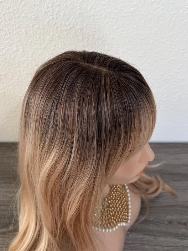 24 Inch Dark Root Cool Beige Blonde Long Wavy Wig with Wispy Bangs